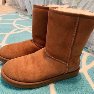 UGG CLASSIC SHORT TAN BOOTS